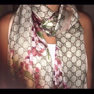 Brand New Gucci Scarf Wrap NWT